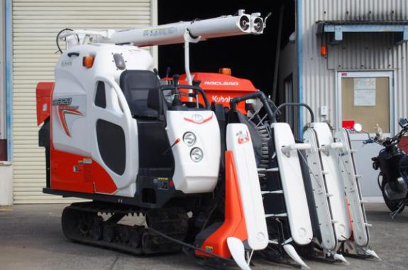 Máy gặt lúa mini lấy rơm Kubota ER323 đời mới của Nhật Bản